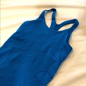 Workout tank with built-in bra